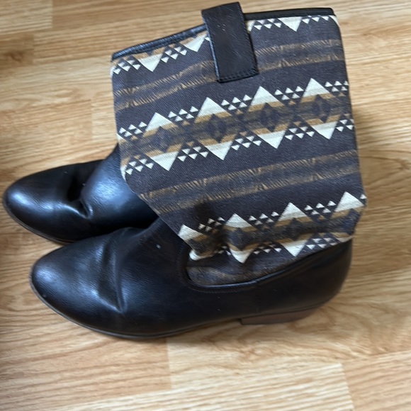 Boots - Picture 3 of 3